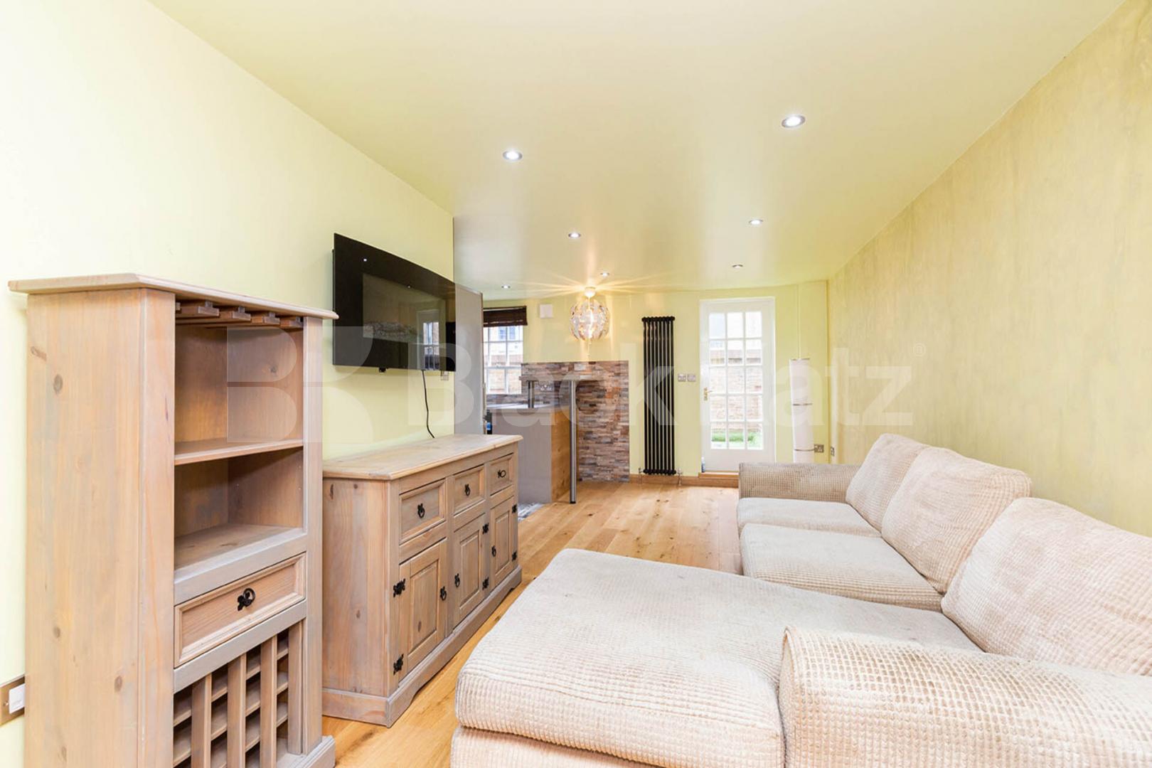 Refurbished 1 bedrooms property in zone 1 with roof terrace Chapel Market, Angel